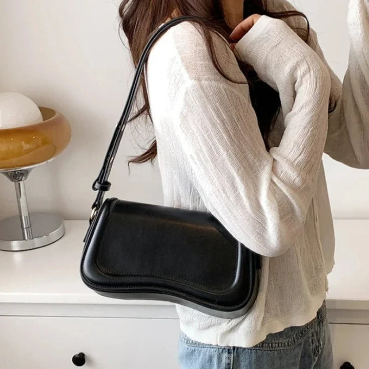 Torebka na ramię Cadence Wavy Flap z wegańskiej skóry