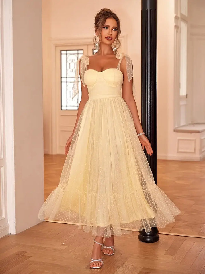 Carmen - Elegancka Sukienka z Siatki