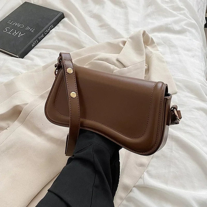 Torebka na ramię Cadence Wavy Flap z wegańskiej skóry