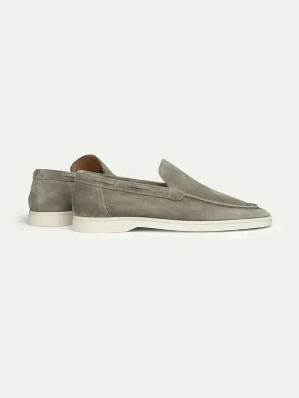 Klasyczne zamszowe loafersy oliwkowe